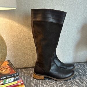 Timberland women’s brown boots. Like new condition. Bethel Heights. Wide calf.